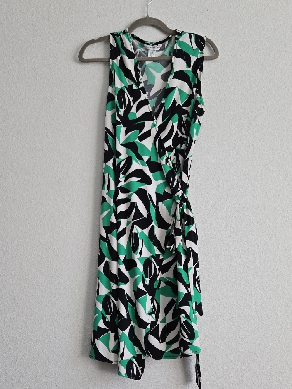 Diane Von Furstenberg Green,Black & White Sleeveless Wrap 100% Silk Dress Size 6